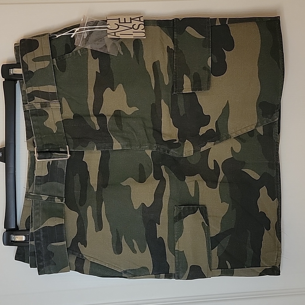 Active USA Belted Camo Skirt Size Jrs S. NWT